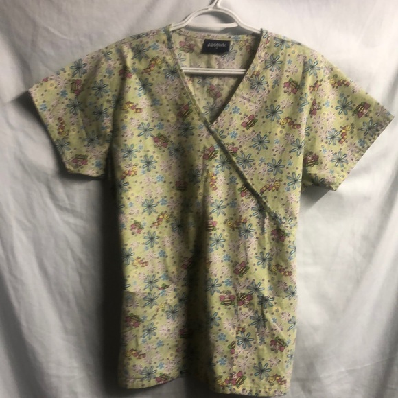 Faux wrap scrub top butterfly caterpillar small tie back waist green - Picture 1 of 11